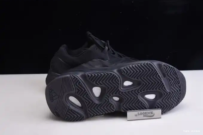 hype Yeezy 700 Black MNVN Boost Adidas Triple FV4440 0522